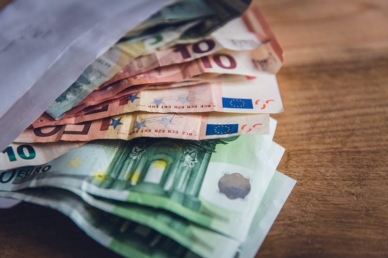 A pile of Euro notes: donors to the Community Kitchen can now receive a tax reduction.